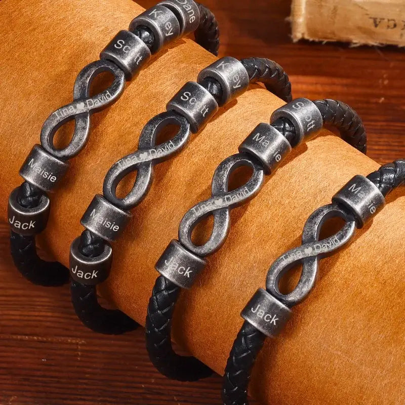 Sort læderarmbånd til mænd med en lås formet som et uendelighedstegn i poleret rustfrit stål.