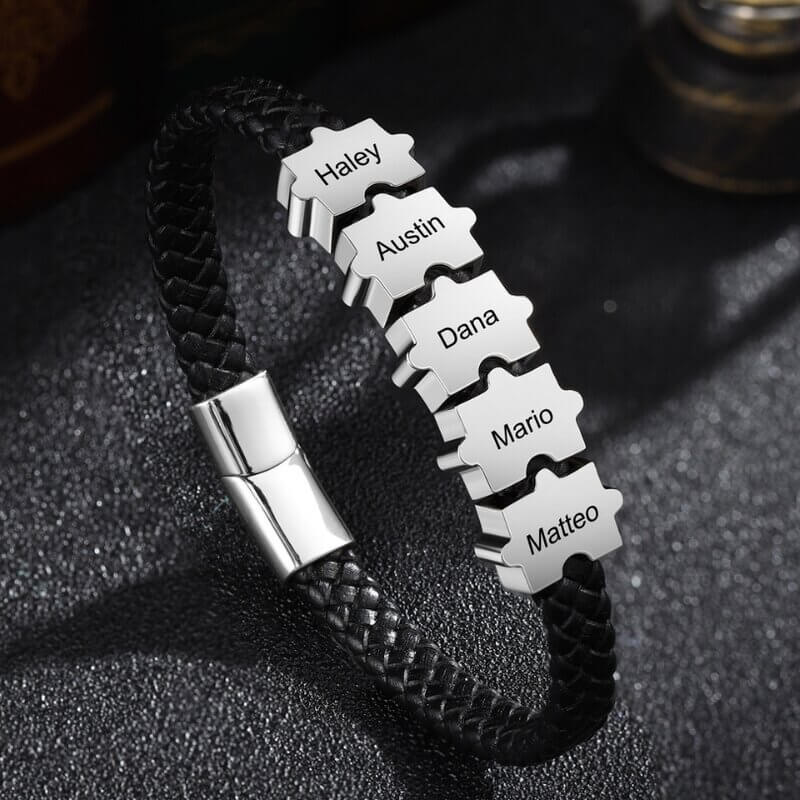 Sort læderarmbånd til mænd med puslespilsperler i poleret rustfrit stål med indgraveret tekst.