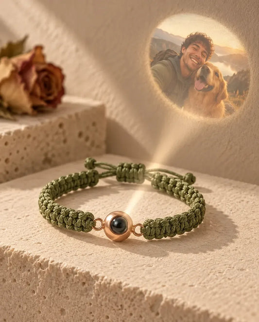 Armbånd med Billede Indeni - projicerer det skjulte billede på væggen