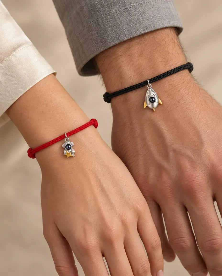 Armbånd med Billede Indeni - båret af et par