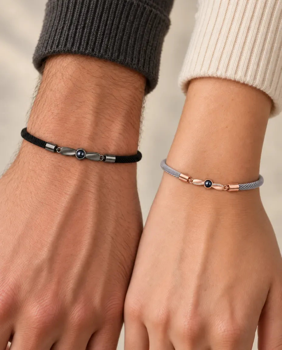 Armbånd med Billede Indeni - båret af et par