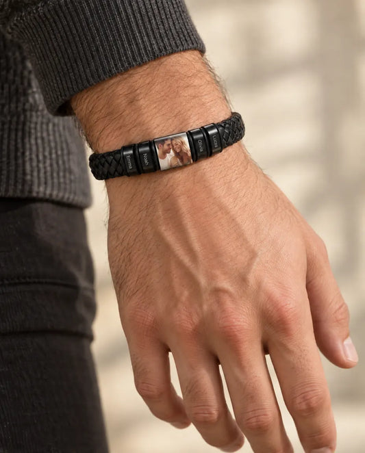Armbånd til Mænd med Billedecharm - båret af en model