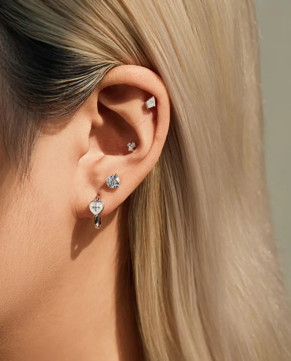 Moissanite Ørestikker i 925 Sølv - båret i øret, nærbillede