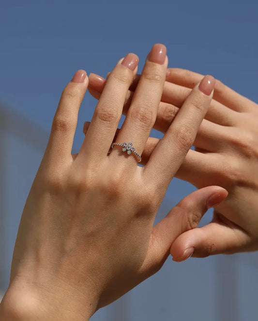 Moissanite Ring – Blomst med 5 Sten i Sølv