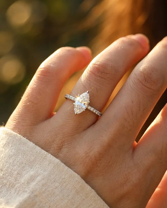 Moissanite Ring – 0,5 ct Marquise, Pavé