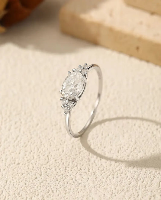 Moissanite Ring – 1 ct Oval på Tværs