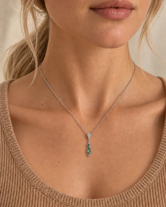 Moss Agate Halskæde - båret af en model