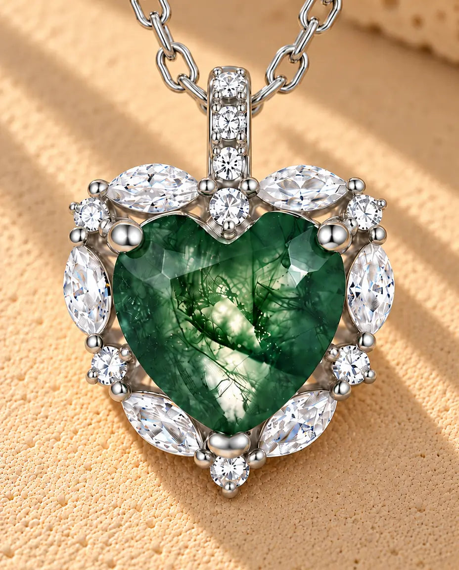 Moss Agate Halskæde - nærbillede af stenen og indfatningen