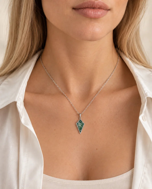 Moss Agate Halskæde - båret af en model