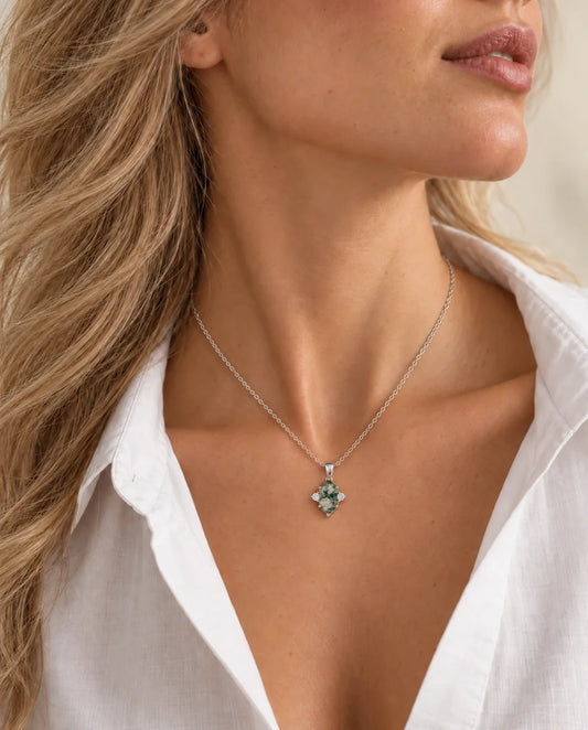 Moss Agate Halskæde - båret af en model