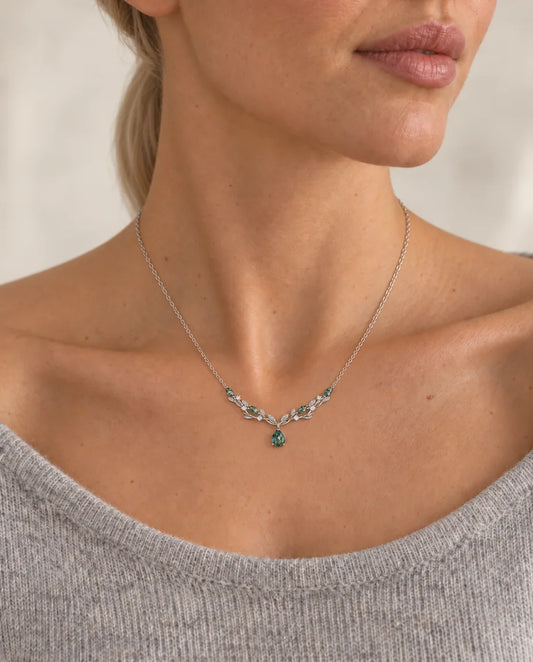 Moss Agate Halskæde - båret af en model
