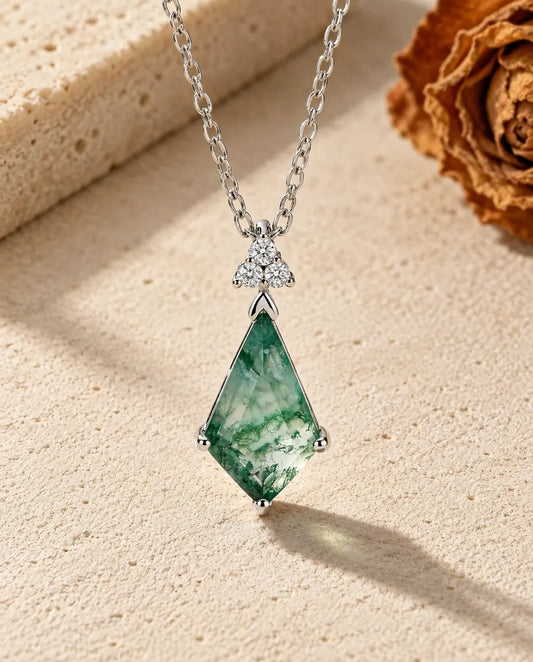 Moss Agate Halskæde med Zirkonkant i Sølv - set forfra