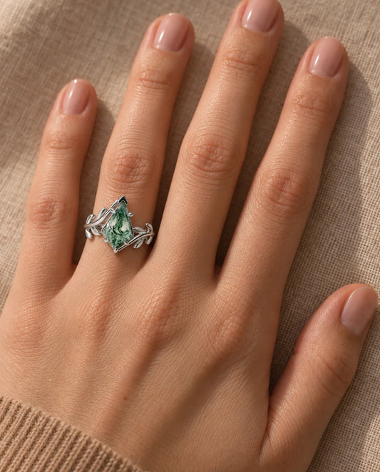 Moss Agate Ring - båret på hånden