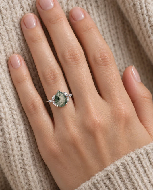 Moss Agate Ring - båret på hånden