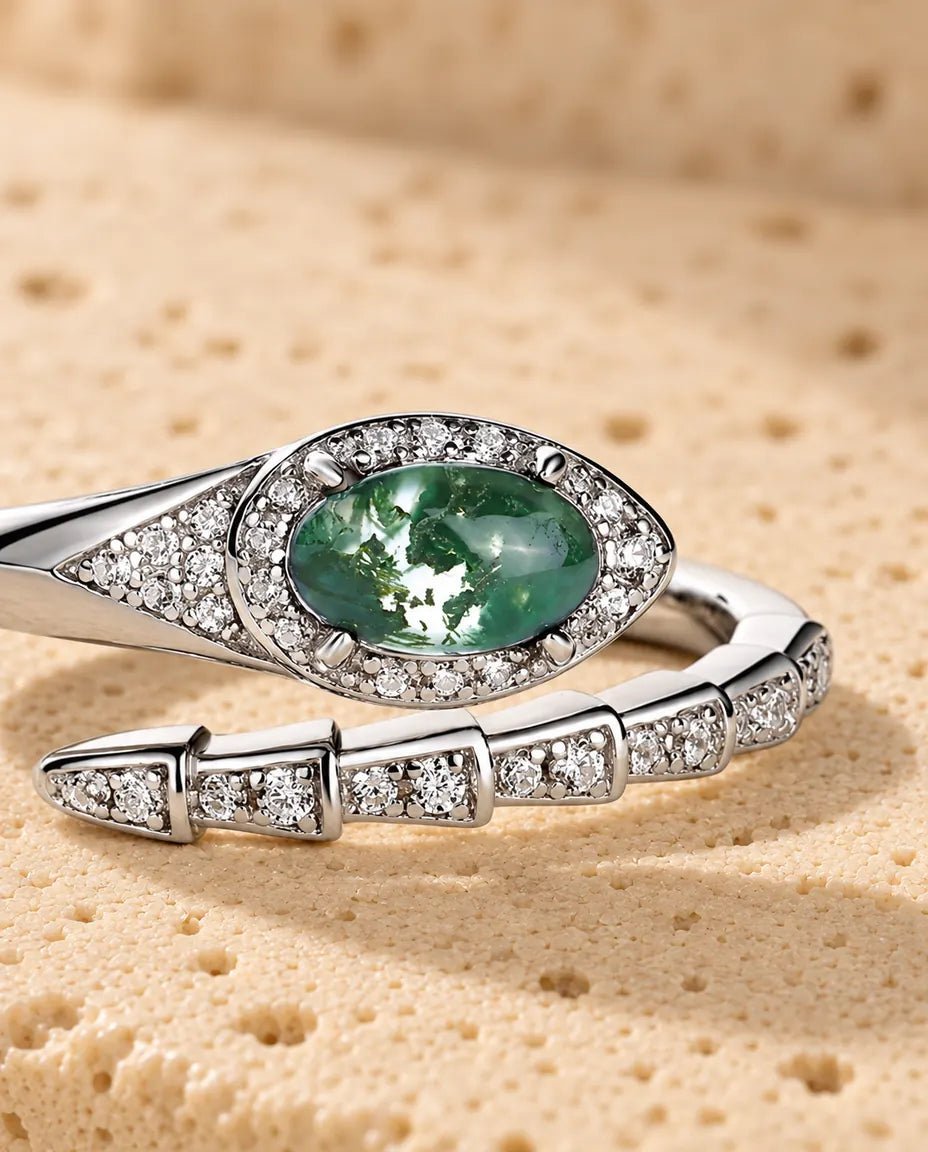 Moss Agate Ring - nærbillede af stenen og indfatningen